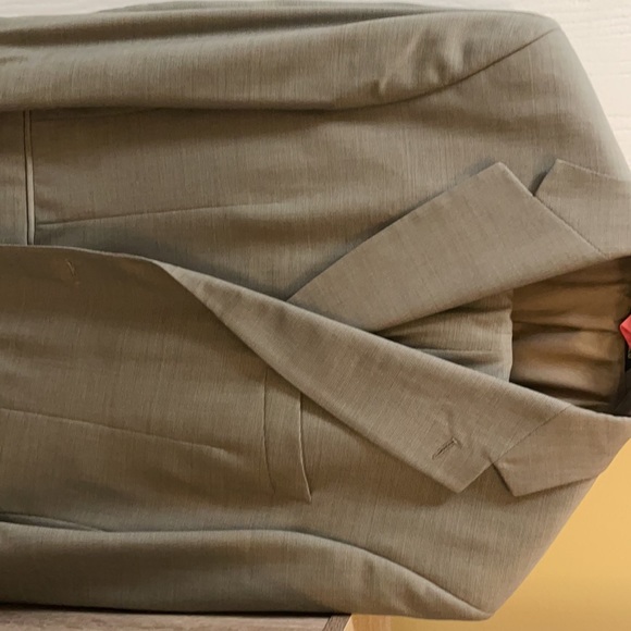 Suit - Picture 4 of 5